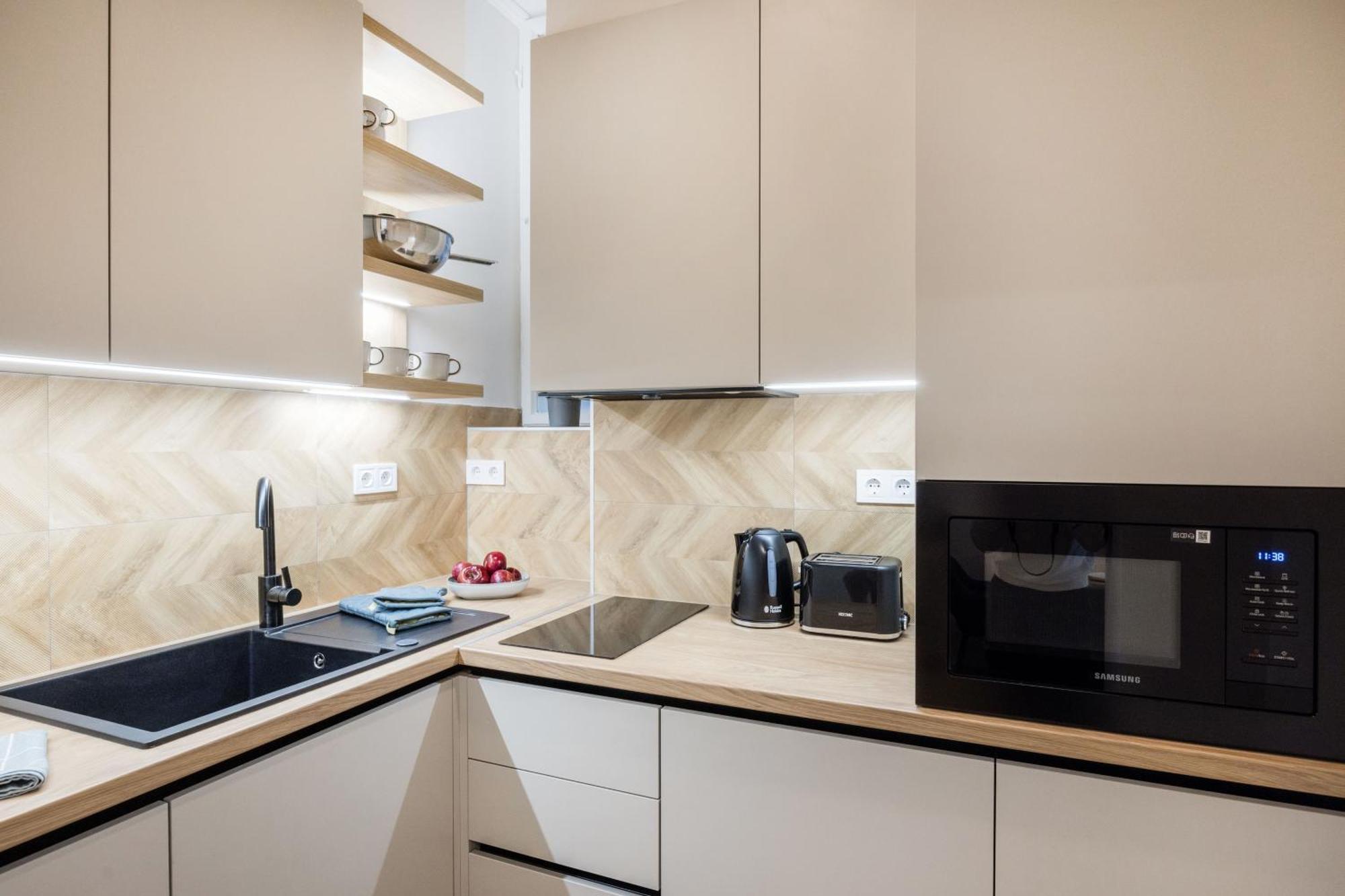 Sleek Downtown Living Апартаменти