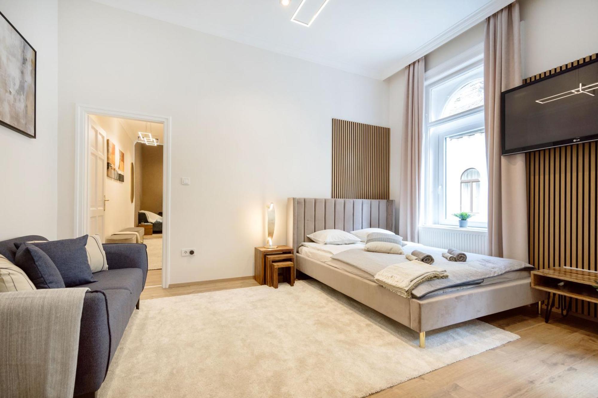 Апартаменти Sleek Downtown Living