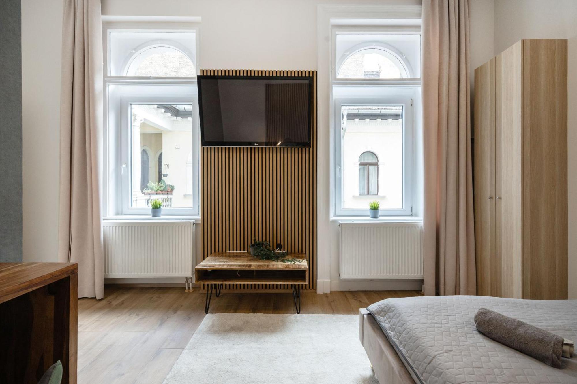 Sleek Downtown Living Будапешт